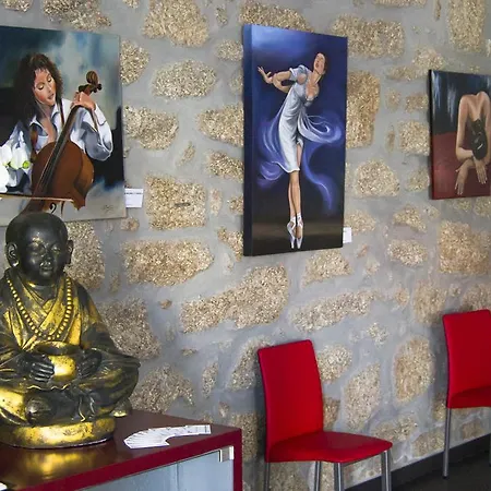 Πανσιόν Altitude House 2*